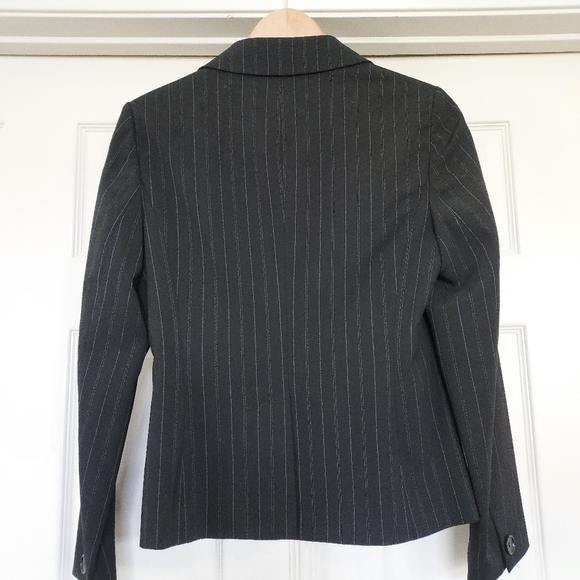 EUC Ann Taylor fine Italian wool blend pinstripe suit - Picture 3 of 15